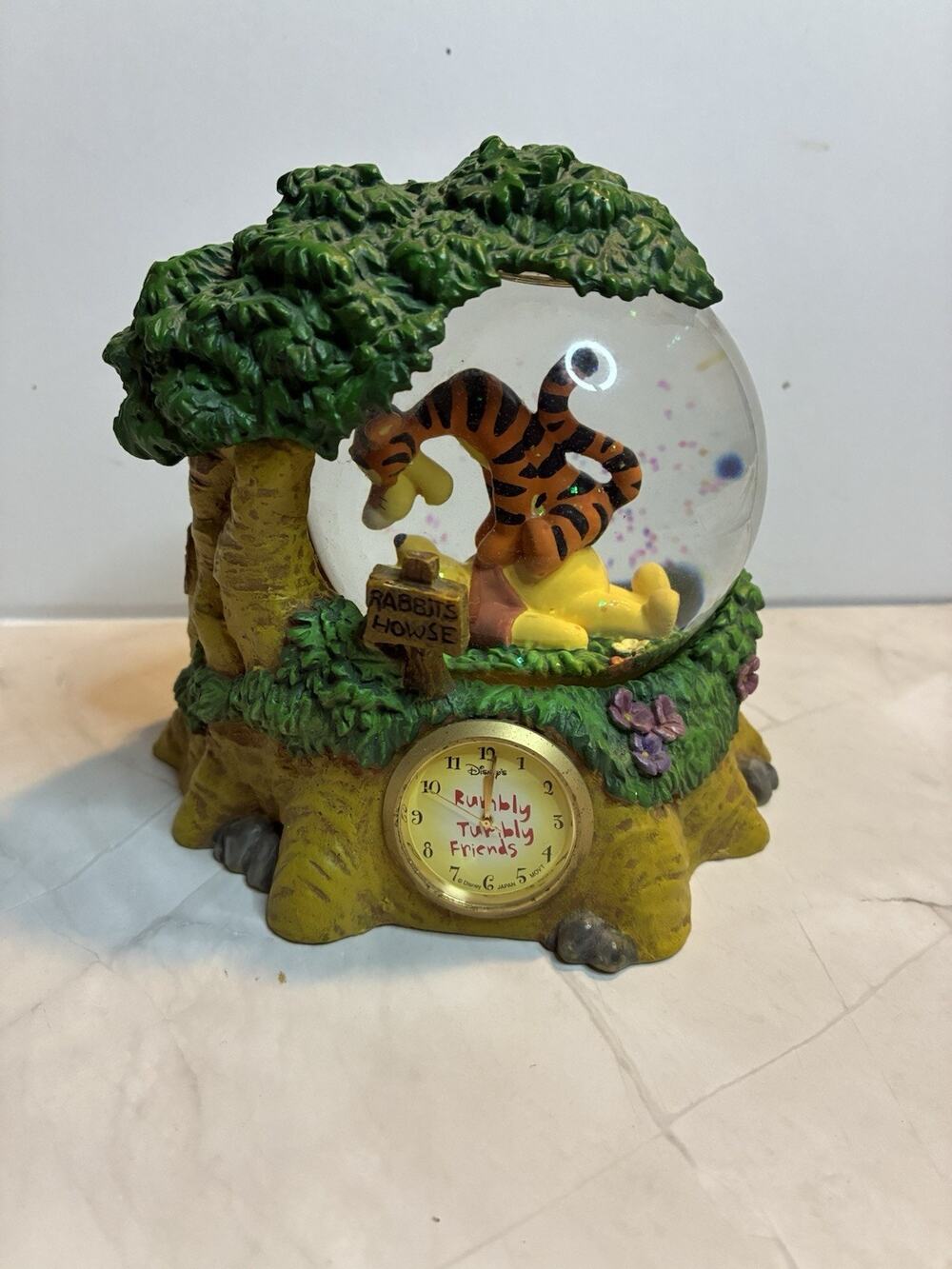 Disney Winnie the Pooh Tigger Rumbly Tumbly Friends Snow Globe Clock